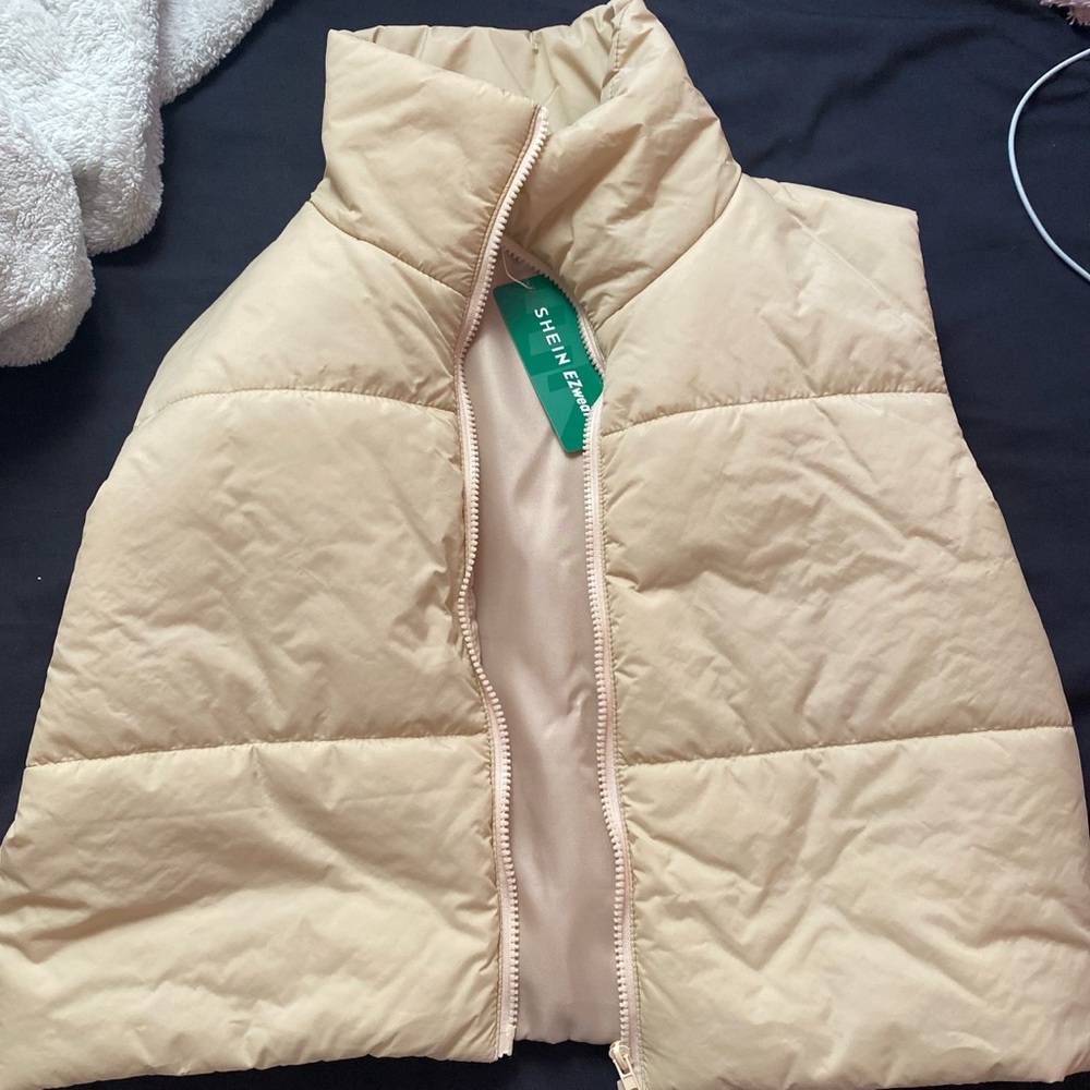 women’s cropped puffer vest